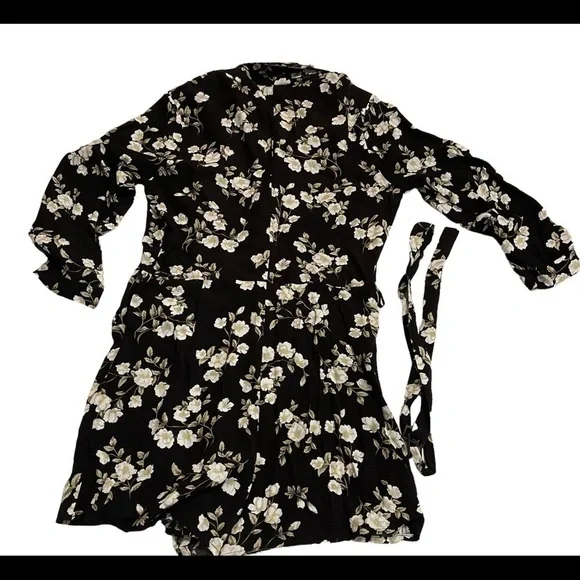 NWT LUMIERE Floral Wrap Romper - Picture 7 of 7